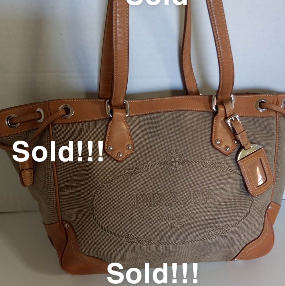 💯% Authentic Prada bag
